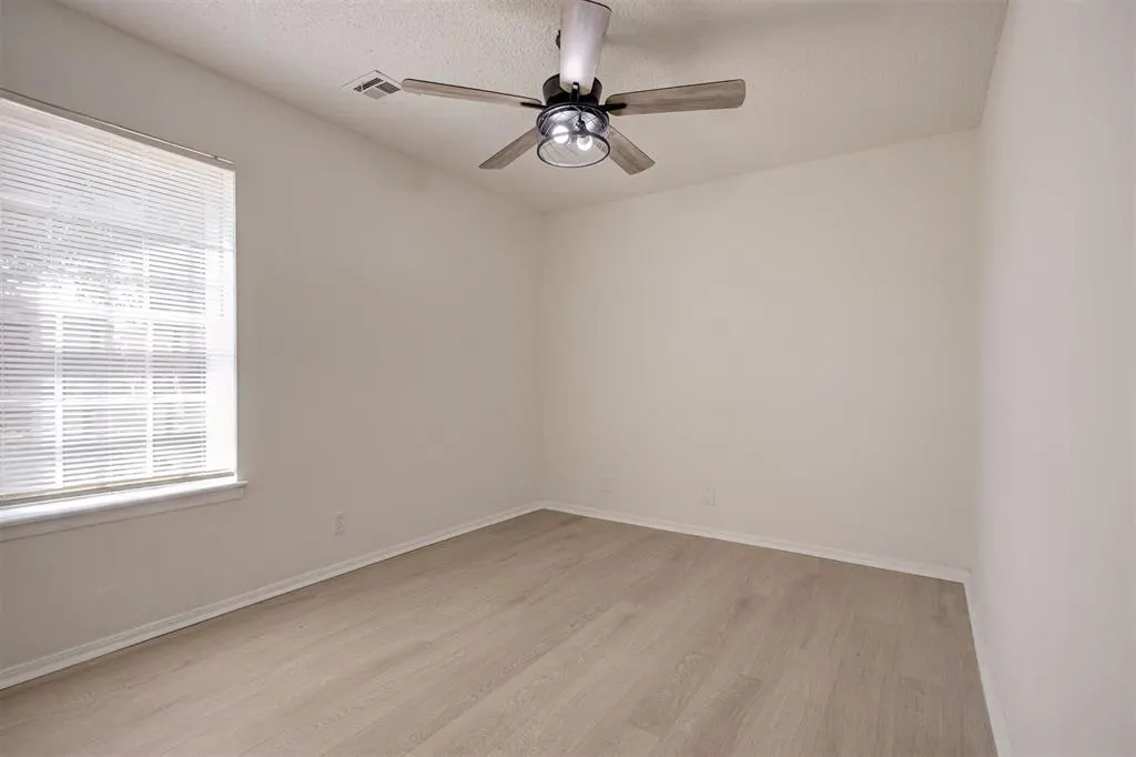 Photo 24 — 612 W Perry Drive, Mustang, OK 73064