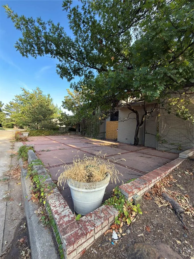 Photo 2 — 6219 Riviera Drive, Oklahoma City, OK 73112