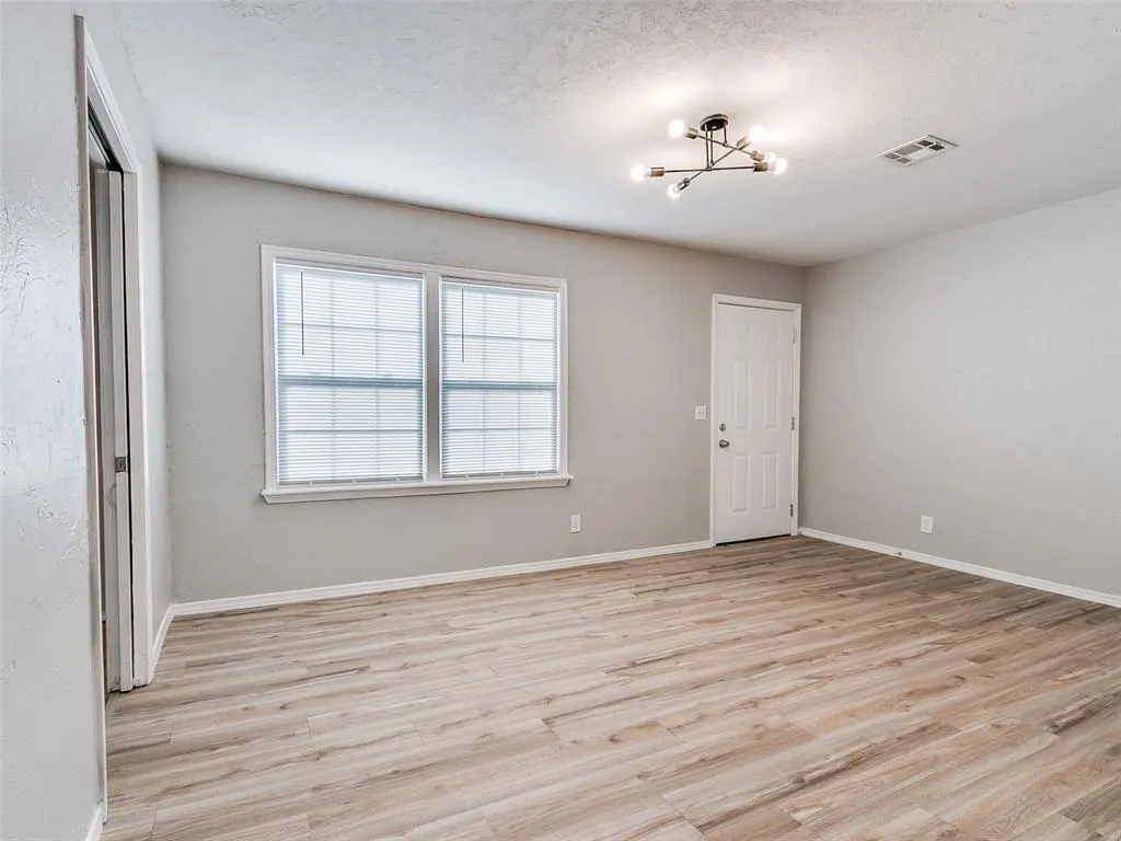 Photo 6 — 1106 Jet Drive, Midwest City, OK 73110