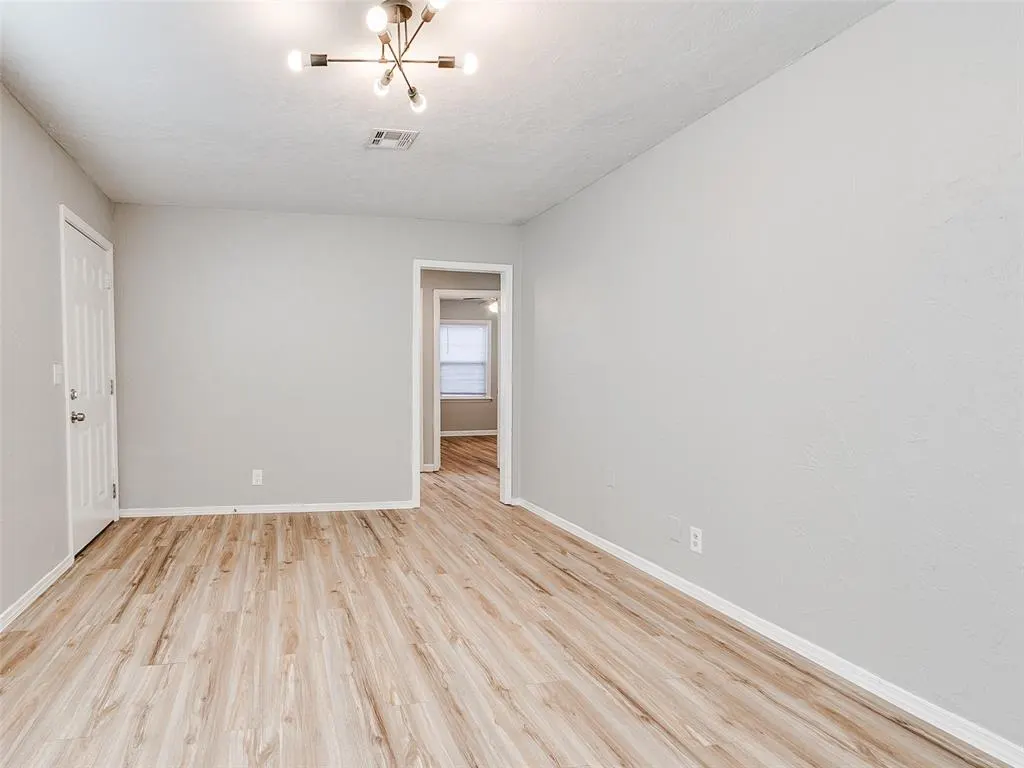 Photo 8 — 1106 Jet Drive, Midwest City, OK 73110