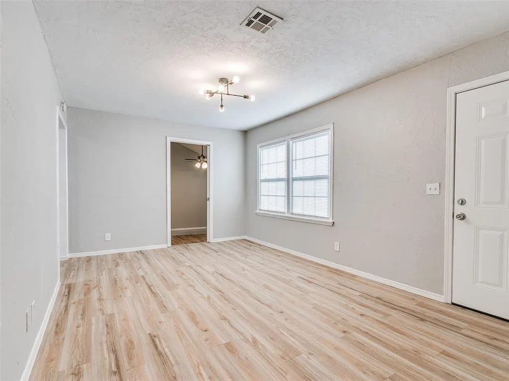 Photo 9 — 1106 Jet Drive, Midwest City, OK 73110