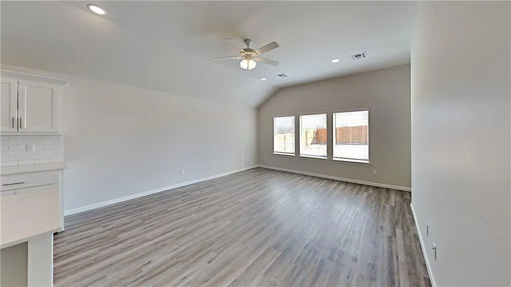 Photo 9 — 489 Hardesty Drive, Shawnee, OK 74804