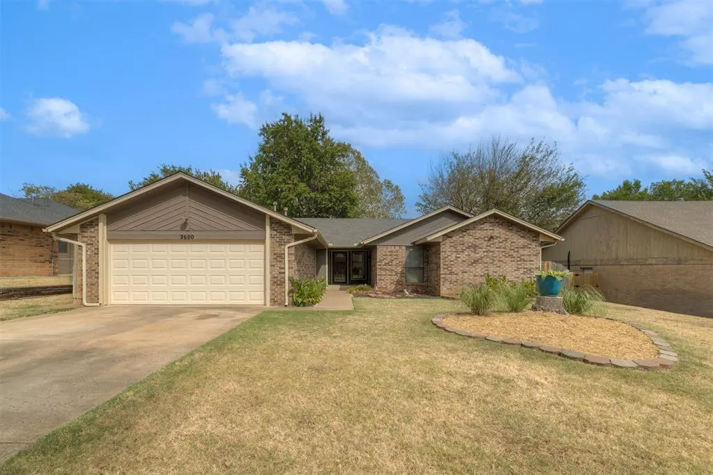Front exterior — 2600 N Valley Brook Drive, Edmond, OK 73034