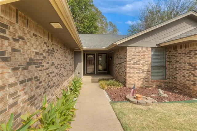 Photo 2 — 2600 N Valley Brook Drive, Edmond, OK 73034
