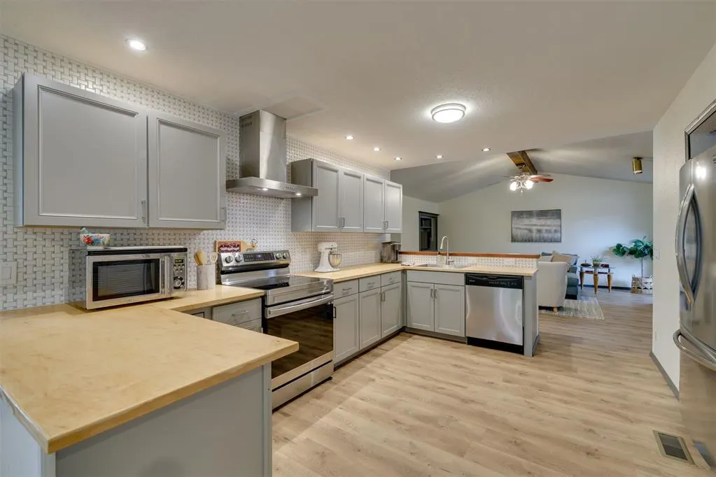 Photo 12 — 2600 N Valley Brook Drive, Edmond, OK 73034
