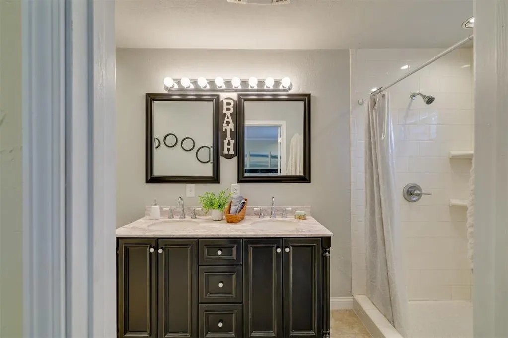 Photo 18 — 2600 N Valley Brook Drive, Edmond, OK 73034