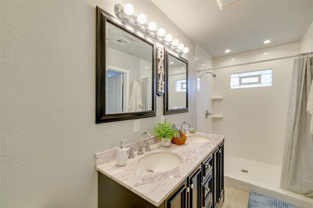 Photo 19 — 2600 N Valley Brook Drive, Edmond, OK 73034