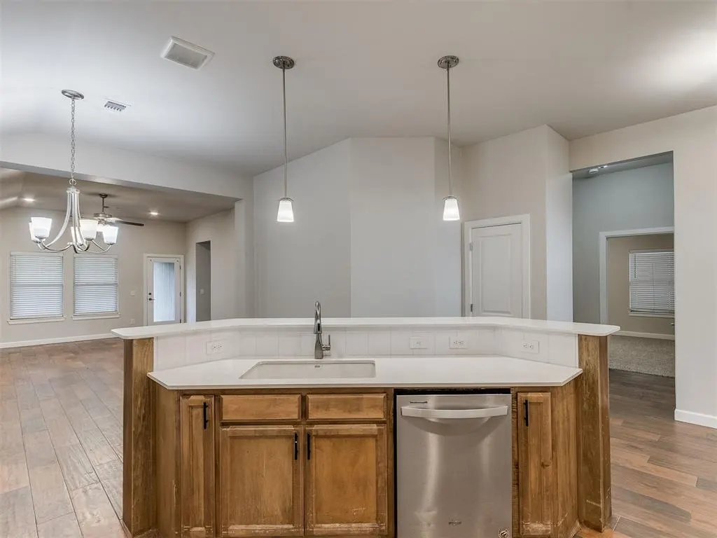 Photo 4 — 10317 NW 34th Terrace, Yukon, OK 73099