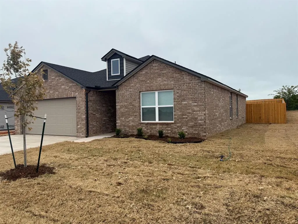 Photo 2 — 644 SW 11th Street, Newcastle, OK 73065