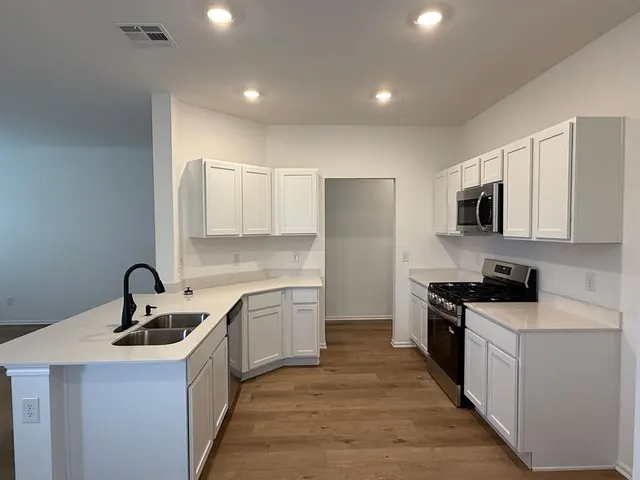 Photo 6 — 644 SW 11th Street, Newcastle, OK 73065