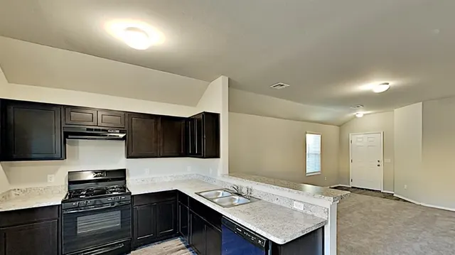 Photo 7 — 4332 Siena Ridge Boulevard, Oklahoma City, OK 73179