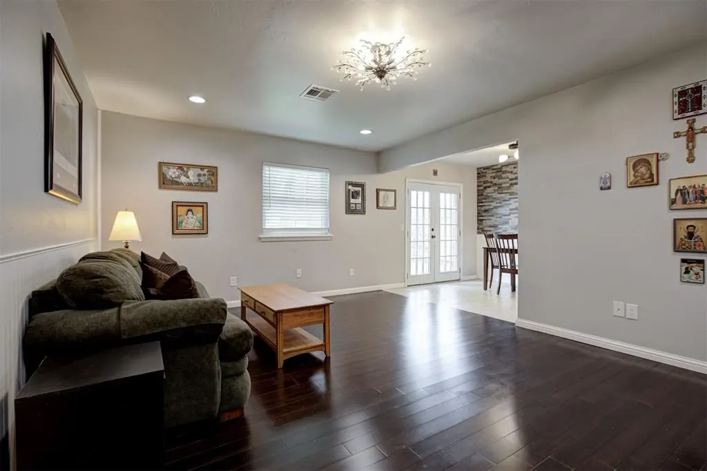 Photo 3 — 819 Hawthorne Place, Edmond, OK 73003