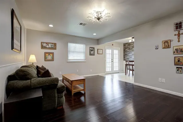 Photo 3 — 819 Hawthorne Place, Edmond, OK 73003