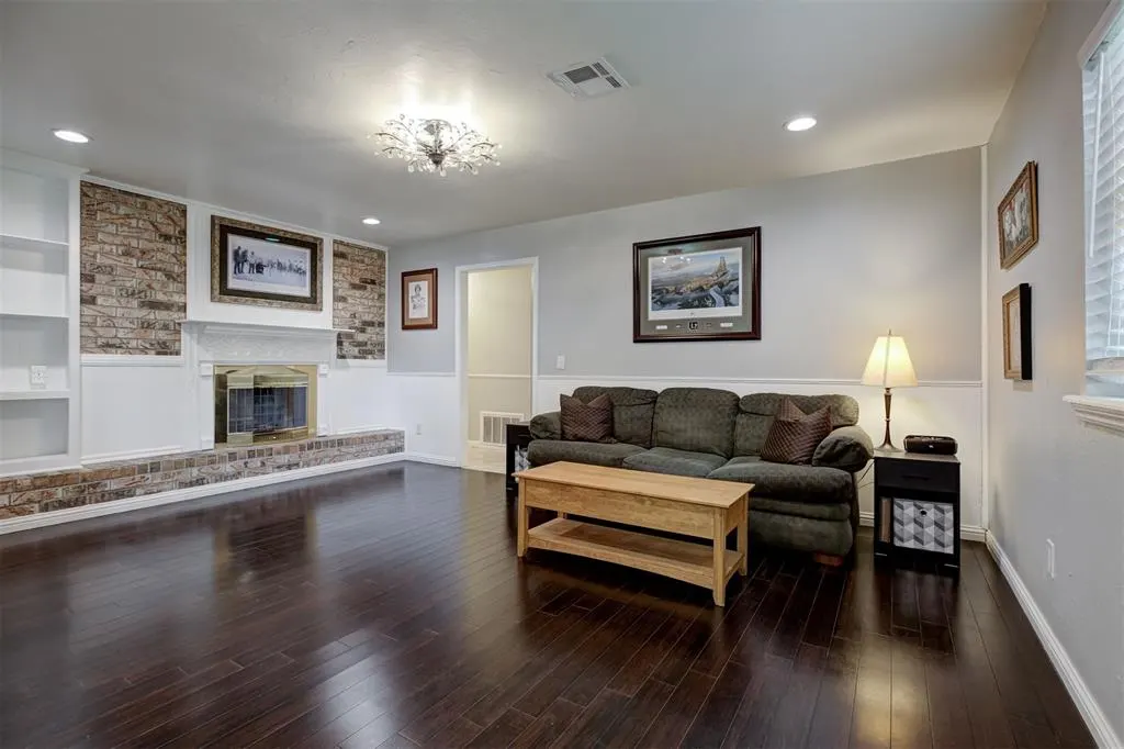 Photo 5 — 819 Hawthorne Place, Edmond, OK 73003