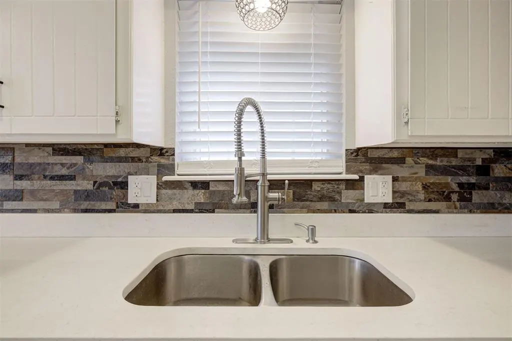 Photo 11 — 819 Hawthorne Place, Edmond, OK 73003