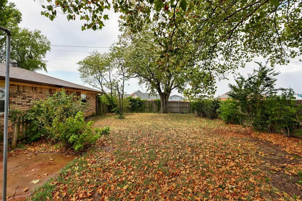 Photo 33 — 819 Hawthorne Place, Edmond, OK 73003