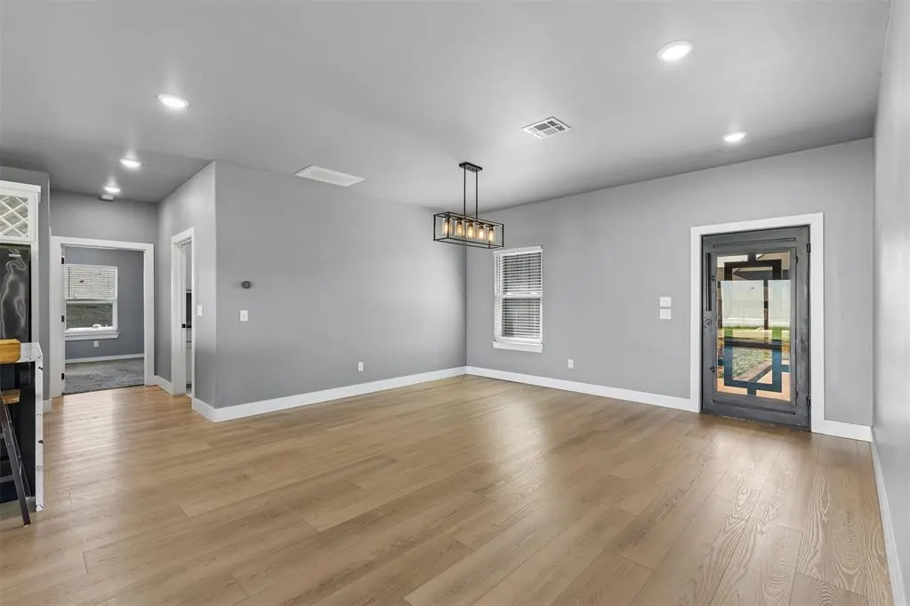 Photo 2 — 4930 Meadow Drive, Guthrie, OK 73044