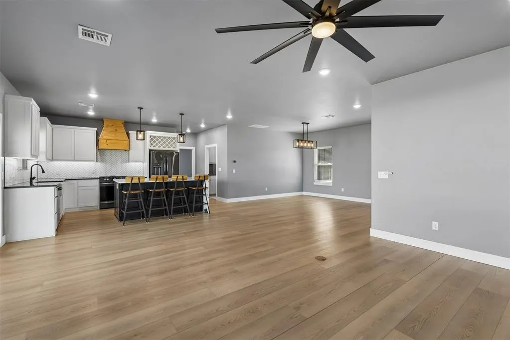 Photo 8 — 4930 Meadow Drive, Guthrie, OK 73044