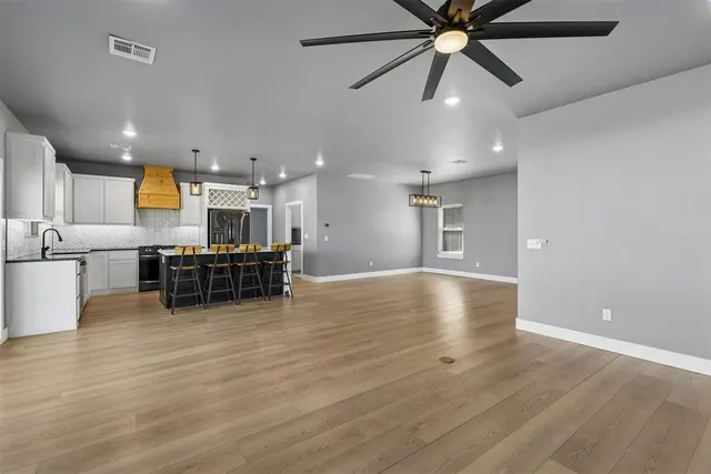 Photo 8 — 4930 Meadow Drive, Guthrie, OK 73044