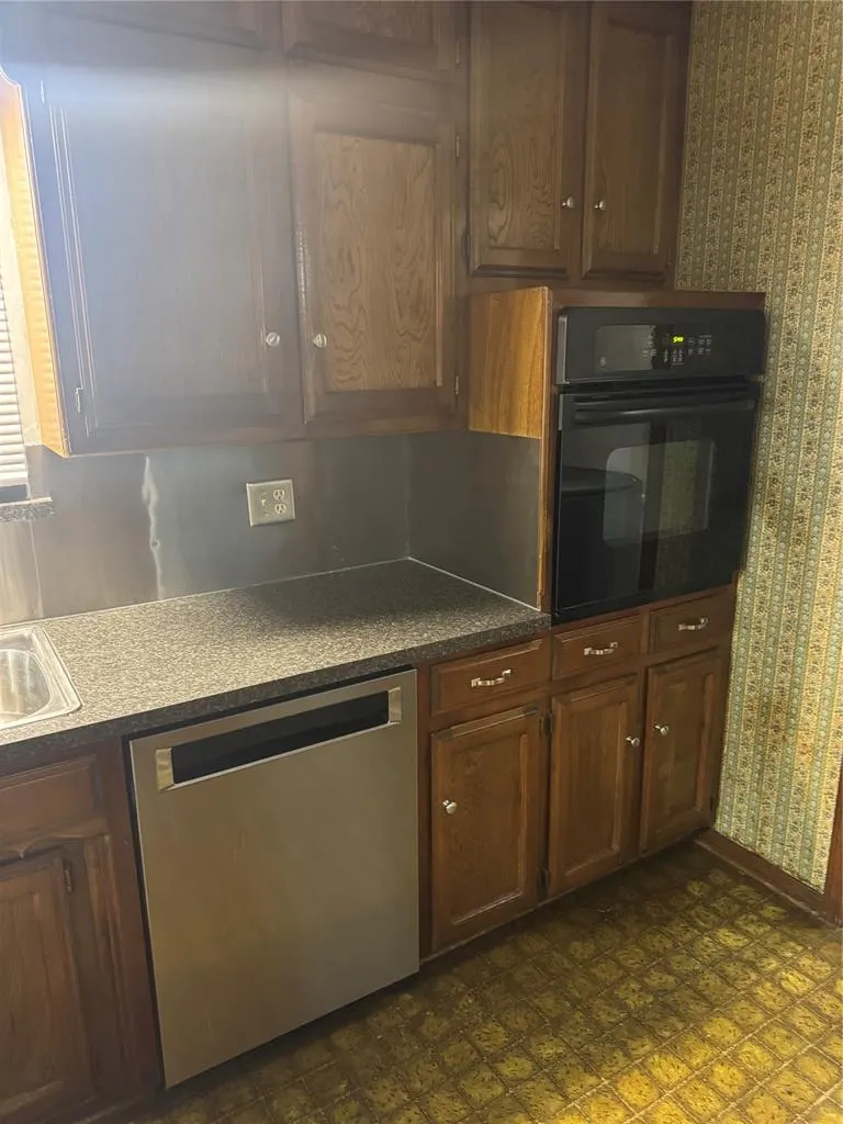 Photo 10 — 3713 Rolling Lane Circle, Midwest City, OK 73110