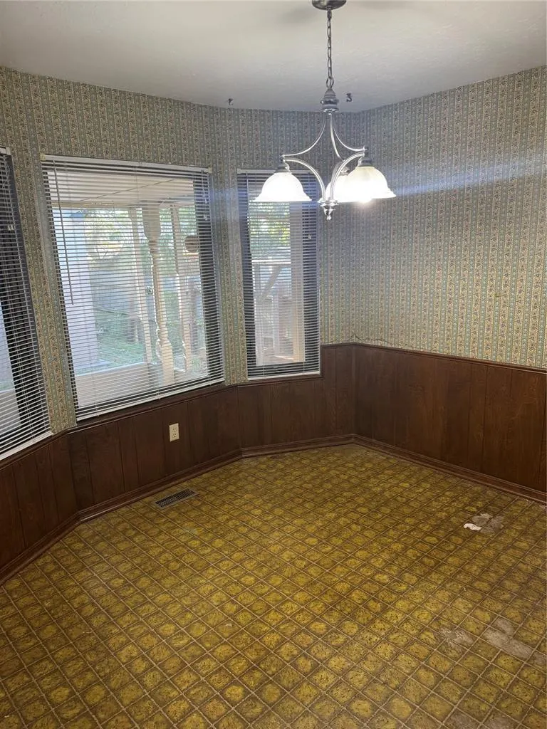 Photo 12 — 3713 Rolling Lane Circle, Midwest City, OK 73110