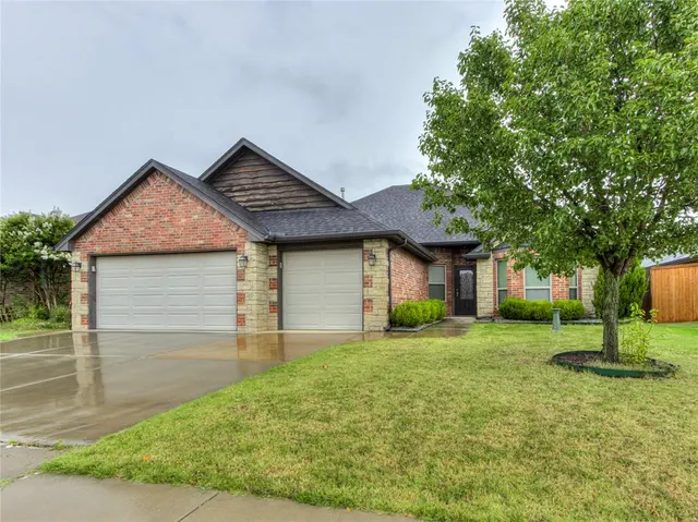 Photo 2 — 18316 Bridlington Drive, Edmond, OK 73012