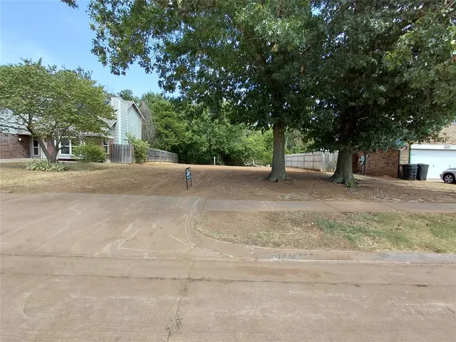 Front exterior — 2620 Amy Court, Moore, OK 73160