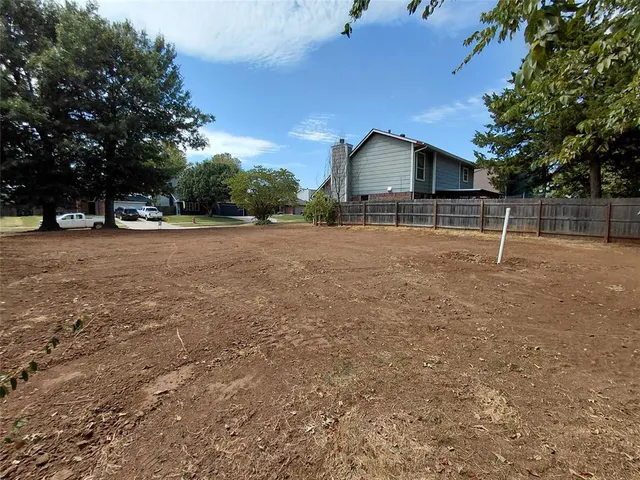 Photo 3 — 2620 Amy Court, Moore, OK 73160
