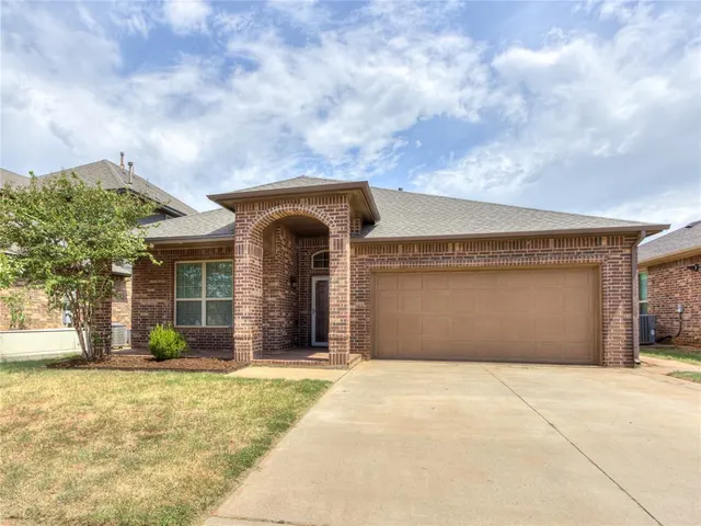 Photo 2 — 3428 Sadie Drive, Yukon, OK 73099