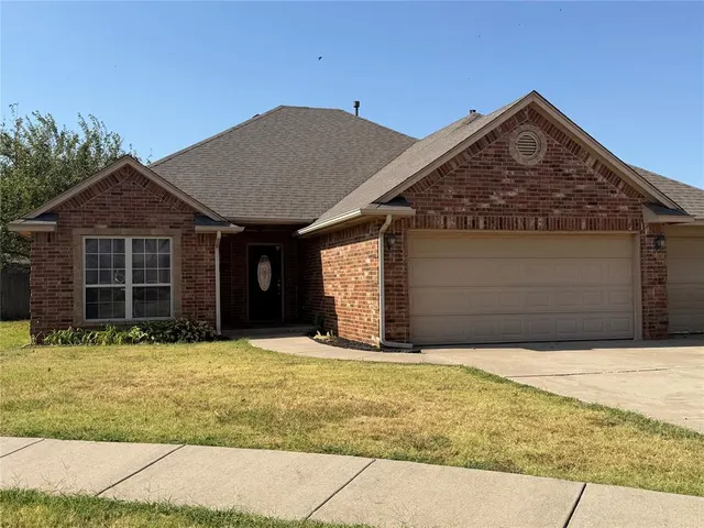 Photo 3 — 9008 NW 81st Street, Yukon, OK 73099