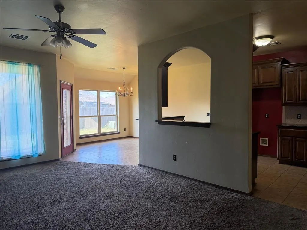Photo 5 — 9008 NW 81st Street, Yukon, OK 73099
