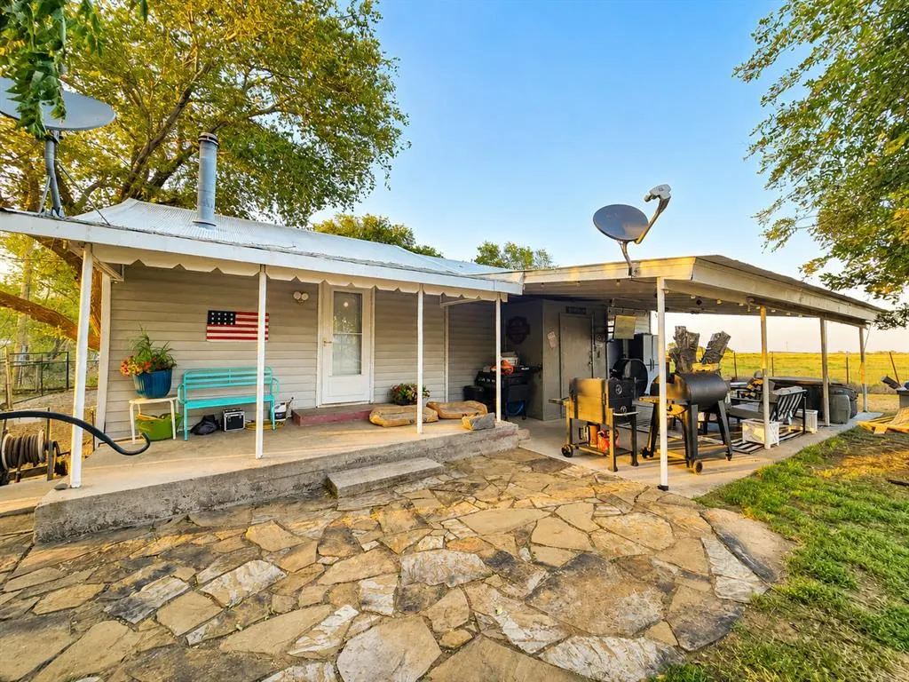 Front exterior — 20456 E 1410 Road 109, Lone Wolf, OK 73655