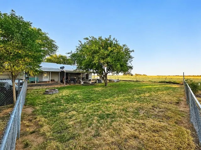 Photo 4 — 20456 E 1410 Road 109, Lone Wolf, OK 73655