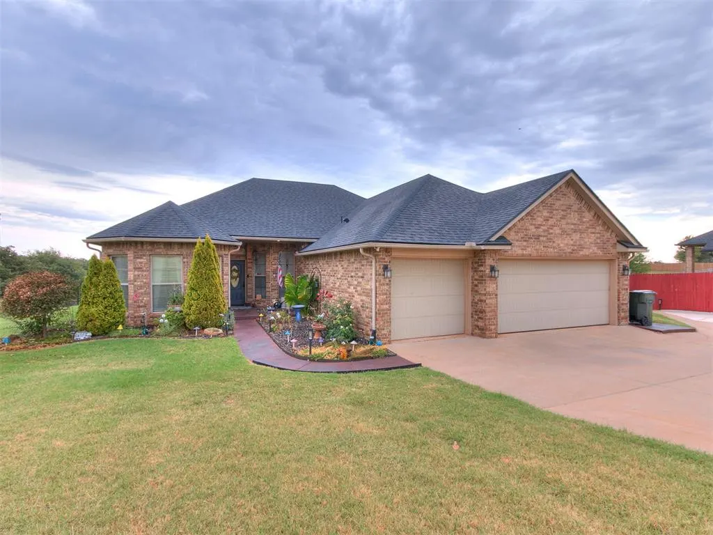 Front exterior — 11456 Coyote Run, Guthrie, OK 73044