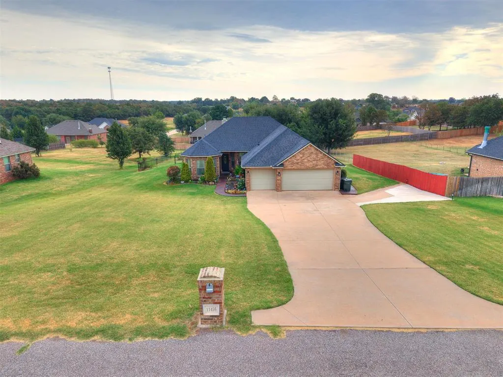 Photo 2 — 11456 Coyote Run, Guthrie, OK 73044