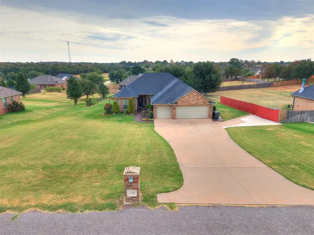 Photo 2 — 11456 Coyote Run, Guthrie, OK 73044