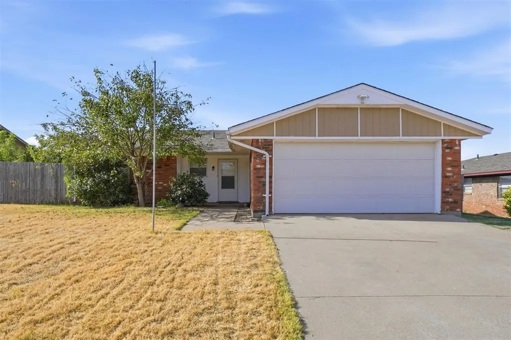 Front exterior — 6310 SW Park Place, Lawton, OK 73505