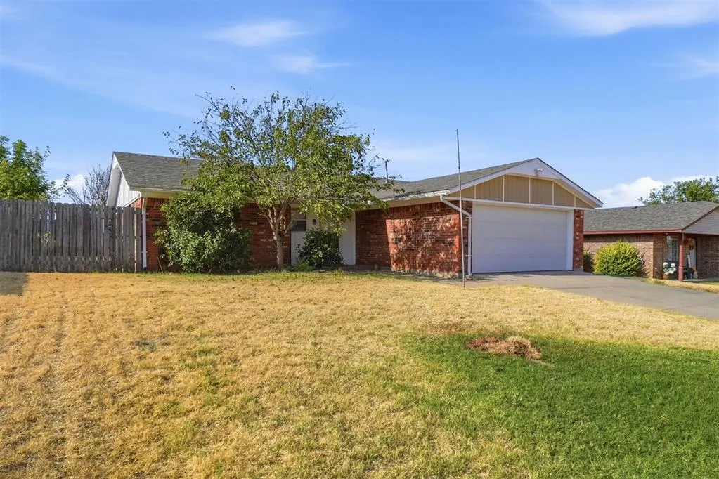Photo 3 — 6310 SW Park Place, Lawton, OK 73505