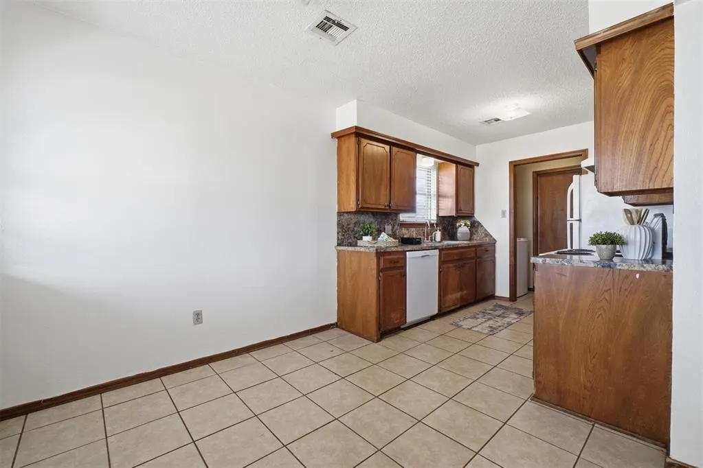 Photo 11 — 6310 SW Park Place, Lawton, OK 73505