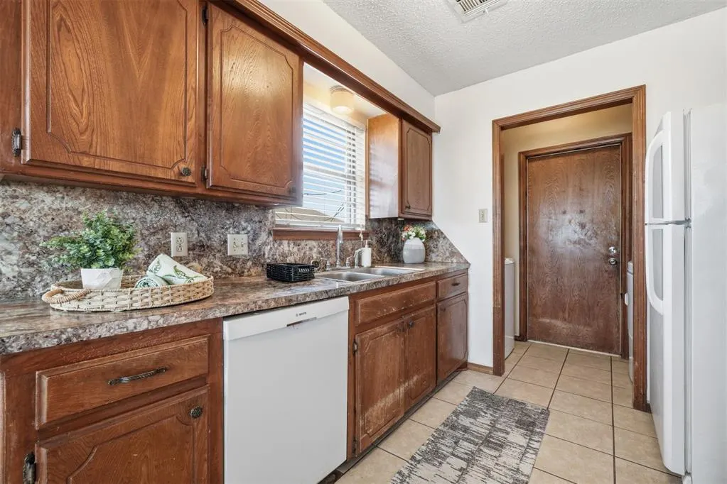 Photo 12 — 6310 SW Park Place, Lawton, OK 73505
