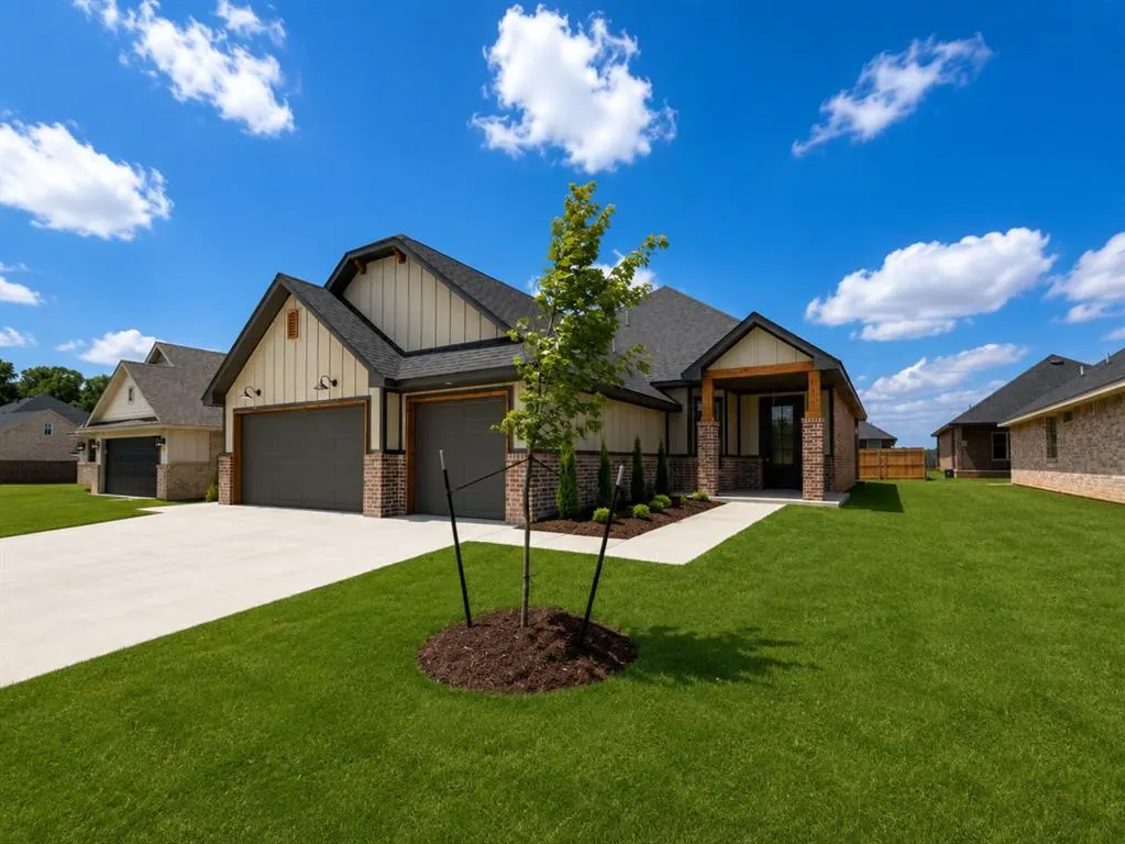 Front exterior — 5109 Vine Cliff Road, Mustang, OK 73064