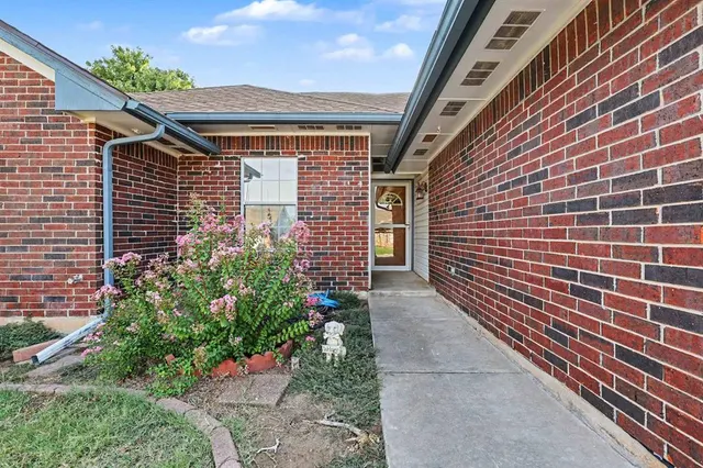 Photo 3 — 1808 Butterfield Trail, Choctaw, OK 73020