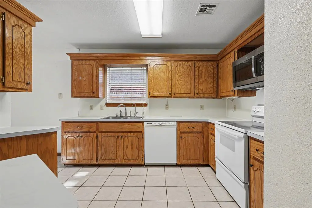 Photo 9 — 1808 Butterfield Trail, Choctaw, OK 73020