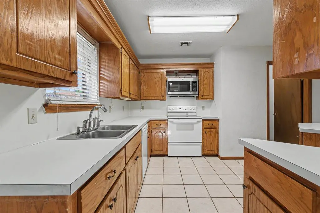 Photo 10 — 1808 Butterfield Trail, Choctaw, OK 73020