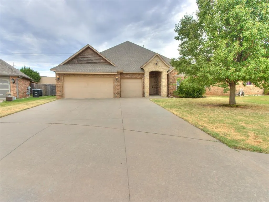 Front exterior — 641 SW 28th Street, Moore, OK 73160