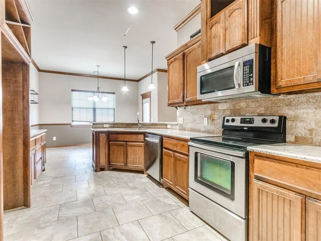 Photo 3 — 641 SW 28th Street, Moore, OK 73160