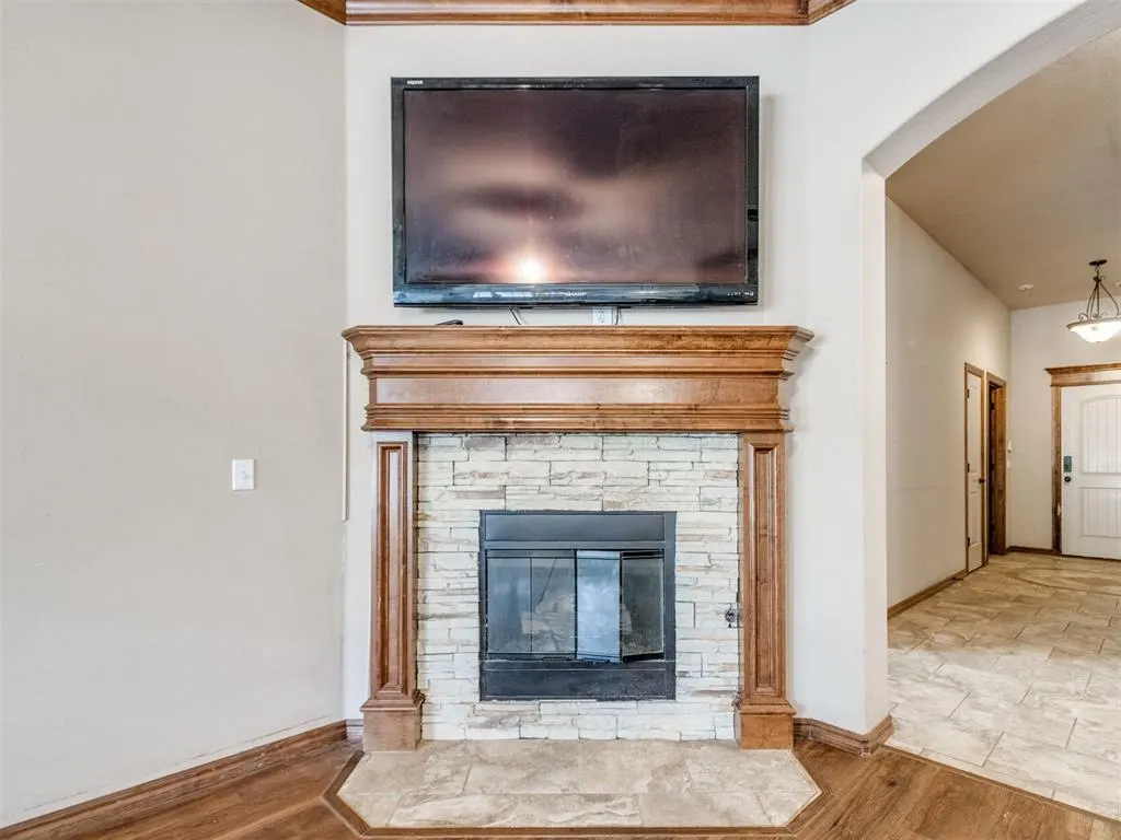 Photo 6 — 641 SW 28th Street, Moore, OK 73160