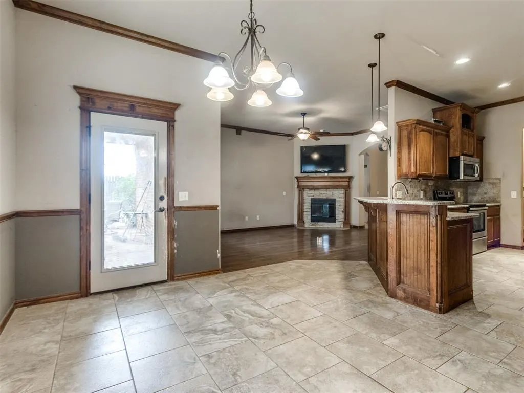 Photo 8 — 641 SW 28th Street, Moore, OK 73160