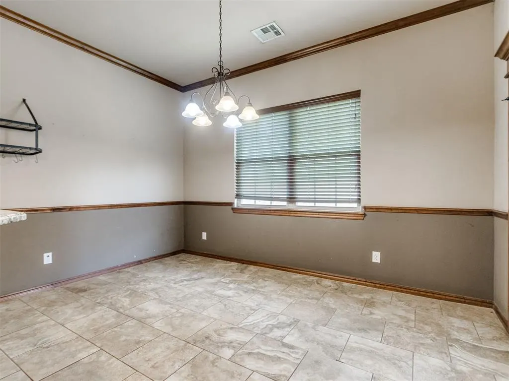 Photo 10 — 641 SW 28th Street, Moore, OK 73160