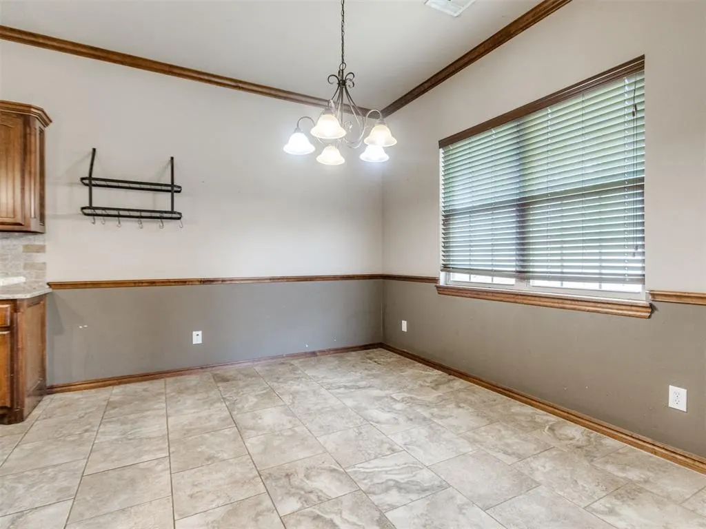 Photo 11 — 641 SW 28th Street, Moore, OK 73160